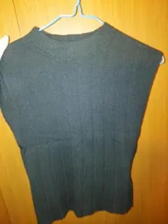 ブラック ノースリーブニット