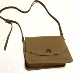ショルダーバッグ　キャメル　スエード調　普段使い　軽量