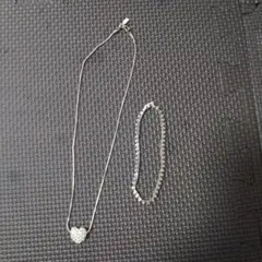 スワロフスキーのネックレスとブレスレットセット