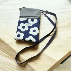 北欧花柄スマホショルダー(紺色)