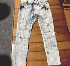 ダメージジーンズ