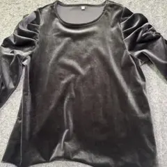 黒 ベルベット フリルスリーブ トップスのサムネイル