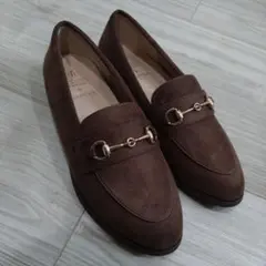 ブラウン スエード ローファー ゴールドチェーン