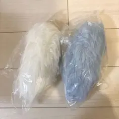 新品⭐︎ ふわふわファー　しっぽ　キーホルダー　チャーム　マスコット　水色　白