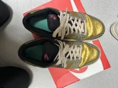 ナイキ スニーカー ゴールド ブラック