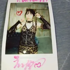 新山恵里加　セクシー女優　直筆サイン＆メッセージ入りチェキ　コスプレのサムネイル