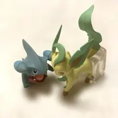 ポケモンスケールワールド リーフィア & フカマル　フィギュア　食玩のサムネイル
