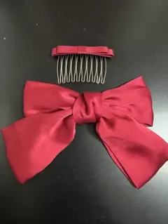 赤のリボンヘアアクセサリー