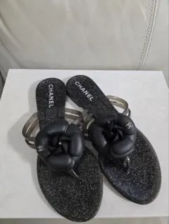 【美品】CHANEL ブラック カメリアサンダル 35のサムネイル