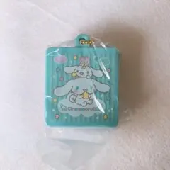 サンリオキャラクターズ　クッキー缶チャーム　ガチャ　シナモロール