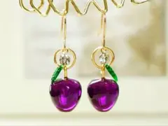 ビジュー煌めく毒りんご