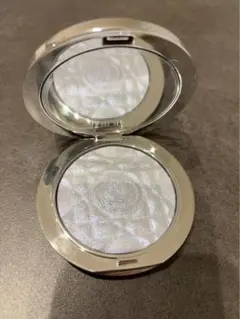 ディオールスキンフォーエヴァーグロウルミナイザー05ブルーストロボ