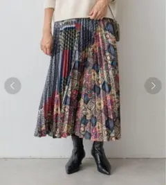 美品☆BEARDSLEY ビアズリー プリント切り替えプリーツスカートのサムネイル