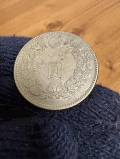【本物保証】　一圓銀貨　明治23年銘 ☆本物保証☆ 新1円銀貨 明治23年 特年 - メルカリ