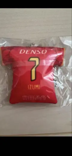 名古屋グランパス　和泉　竜司 7 　2025 ホーム　赤　クッションキーホルダー