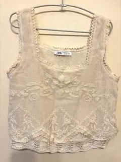 ほぼ未使用春のZARA アイボリー ニットベスト Mサイズ