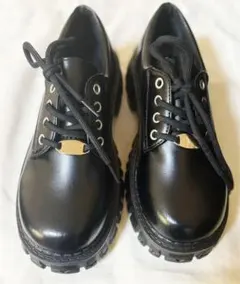 ブラック厚底レースアップシューズ
