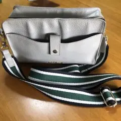 最終値下げ！ギラロッシュ　ショルダーバッグ　牛革　コンパクト　かわいい