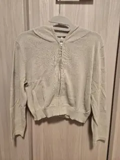 短め丈ニットパーカー