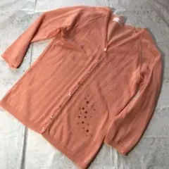 春が待ち遠しいピンク色のカーディガンのサムネイル