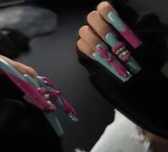 流行りの口型3D ネイル