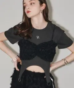 Violetta ロゴ刺繍入りクロップドTシャツ