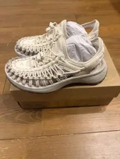 お値下げしました。 KEEN UNEEK ASTORIA 24㎝　ホワイト