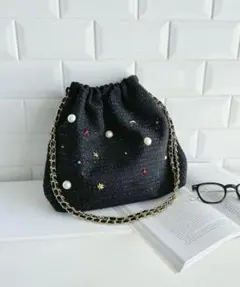 パールと星の刺繍の黒ショルダーバッグ