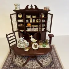 1/12ドールハウス ミニチュア●雑貨屋 アンティーク家具 リビングボード 食器