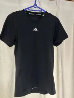 adidas TECH-FIT Tシャツ