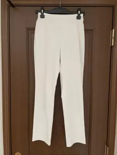 【美品】ホワイトパンツ S ストレッチ テーパード センタープレス風
