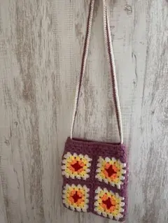 グラニースクエアポシェット