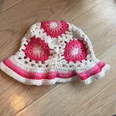 ピンクと白のかぎ編みハット　クロシェ