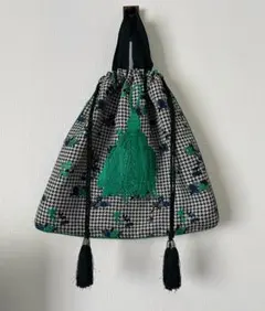 ear PAPILLONNER タッセル　イアパピヨネ　巾着バッグ　刺繍巾着