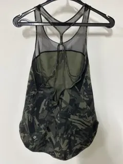 ルルレモン　迷彩柄タンクトップ