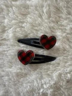 美品　familiar ハート型ヘアピン　ファミリアチェック　赤