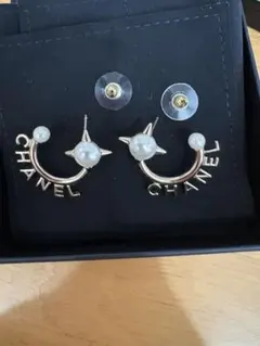 シャネル　ピアス　ロゴ　パール　人気パールピアス