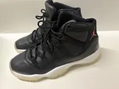 ブラック スニーカー