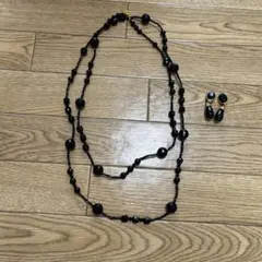 ブラックビーズ ロングネックレスとイヤリングセット