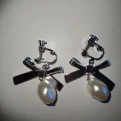 リボン型シルバーイヤリング パール付き コットンパール