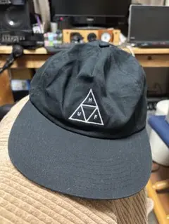 HUF ブラック キャップ 三角形ロゴ