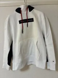 TOMMY HILFIGER フード付きパーカー