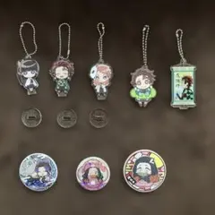 鬼滅の刃アクリルキーホルダー 5個セット＋缶バッジ３個