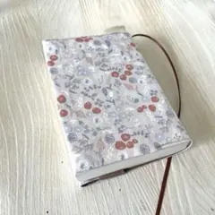 ハンドメイド　文庫本サイズブックカバー　ミルクティーカラー