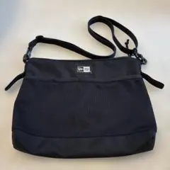 NEW ERA ブラック ショルダーバッグ
