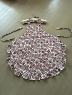 レトロ可愛い♪ ドット柄 花柄エプロン（白×赤） 水玉模様 花柄