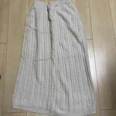 GU アイボリー ケーブルニット ロングスカート