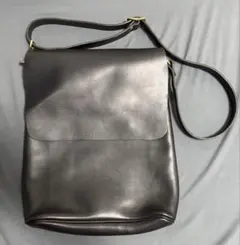 最終値下げ【美品】HERZ Organ ショルダーバッグ L 本革 日常に溶け込むプレーンなデザインが特徴のショルダーバッグ「革