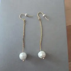 ホワイトパール風ロングチェーンピアス