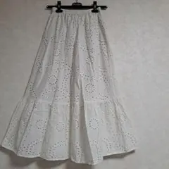 【GU】刺繍入りホワイトフレアスカート